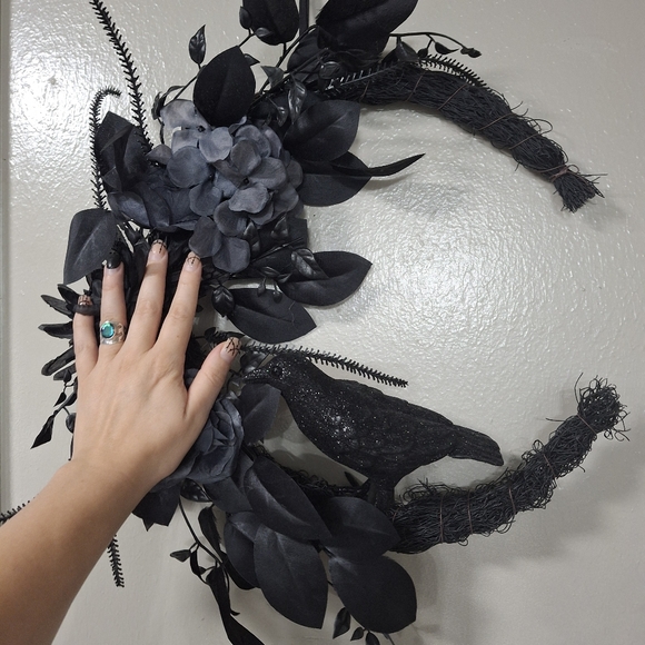 Moon Flower Wreath - Picture 6 of 7